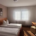 Eisberg Schwanen 3*