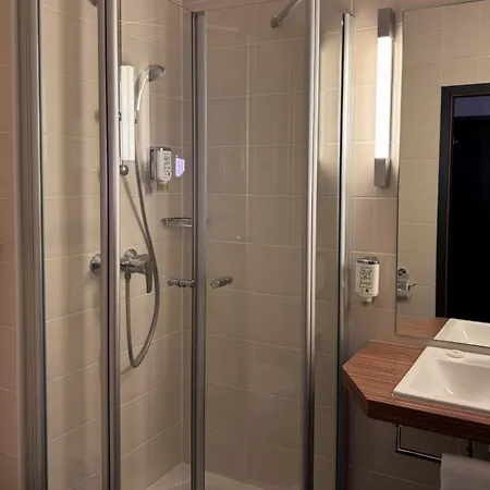 Hotel Eisberg Schwanen 3*