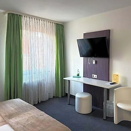 Eisberg Schwanen 3*